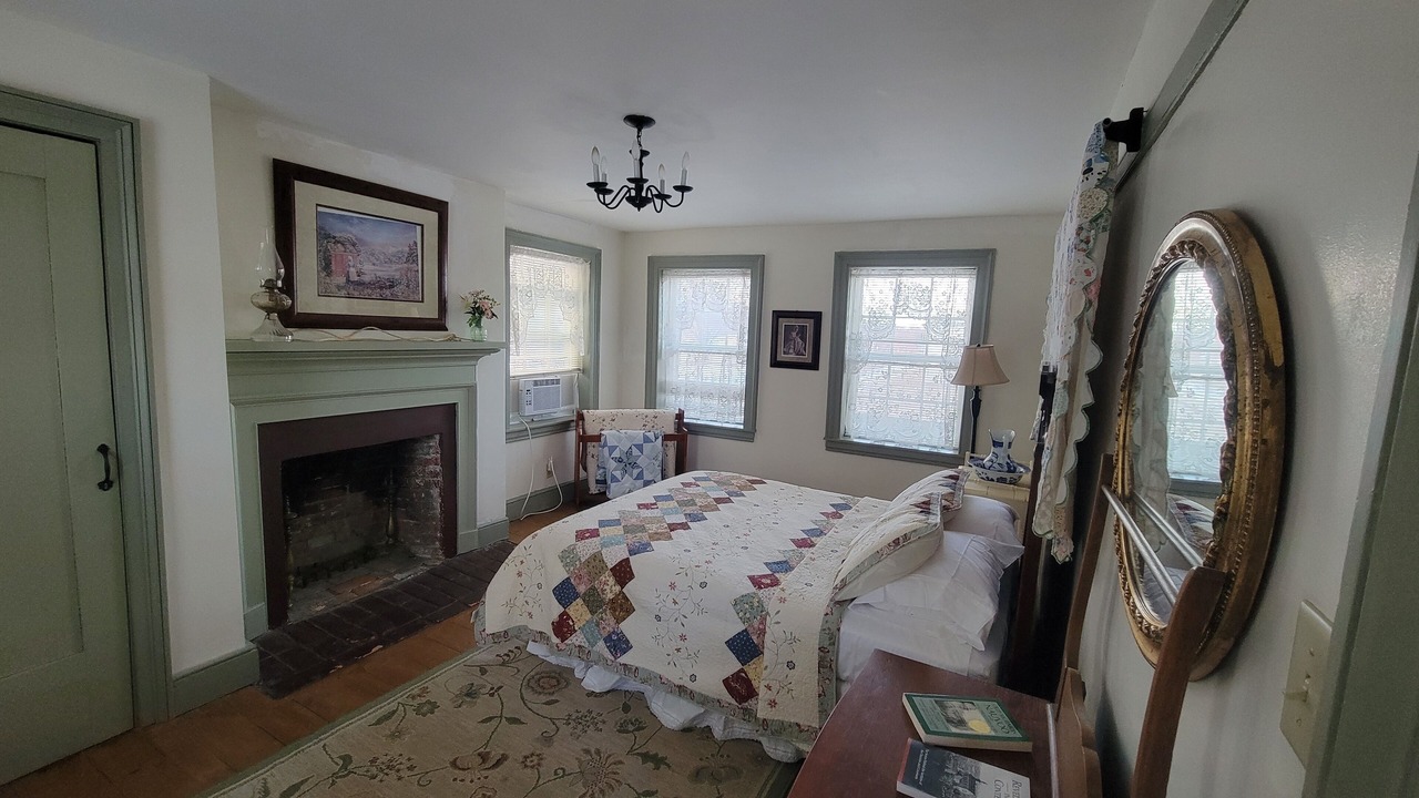 Photo of Bedroom in Nauvoo