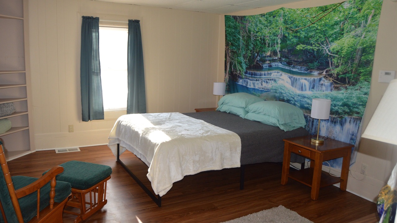 Photo of Bedroom in Alden