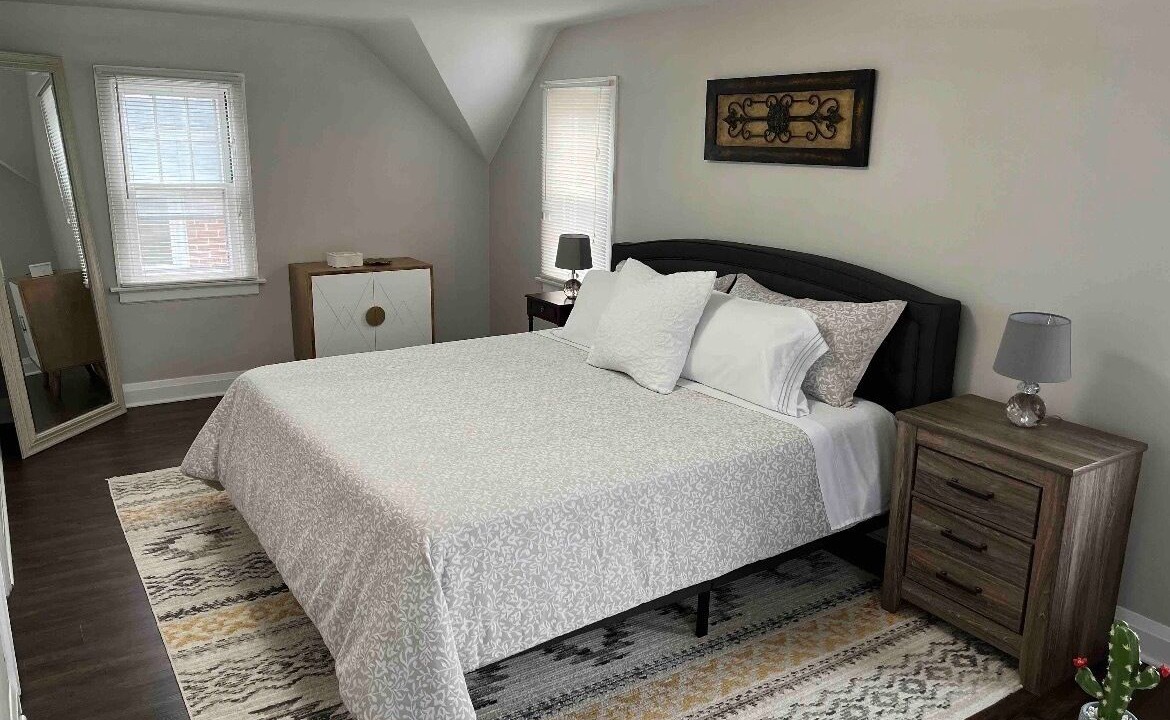 Photo of Bedroom in Glen Ellyn