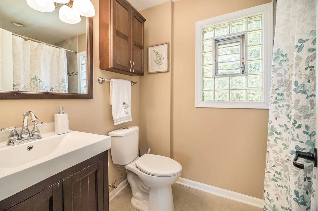 Photo of Bathroom in Lombard