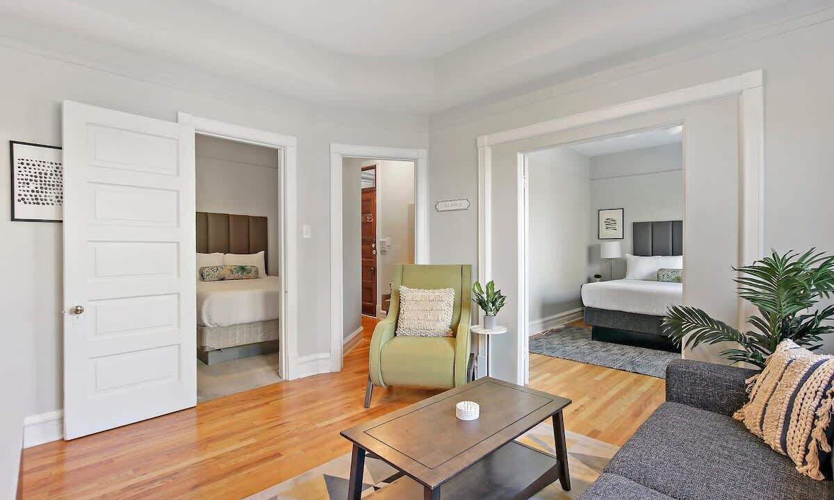Photo of Livingroom in North Center