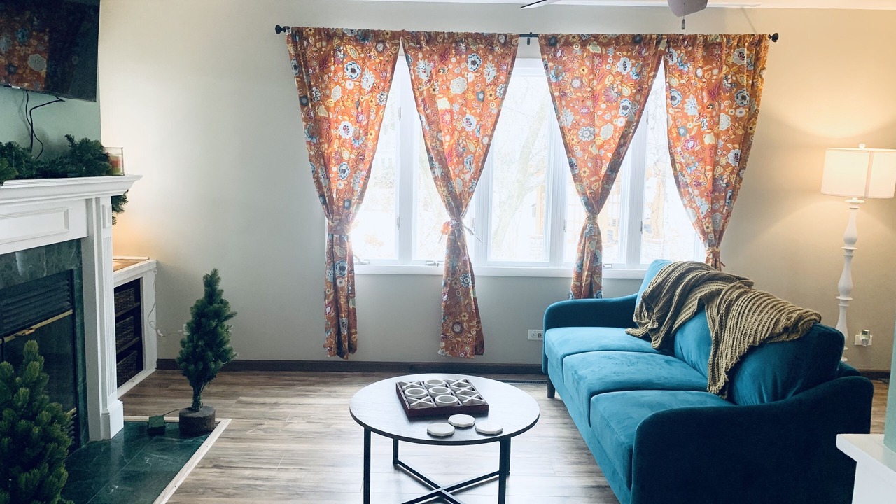 Photo of Livingroom in Glen Ellyn