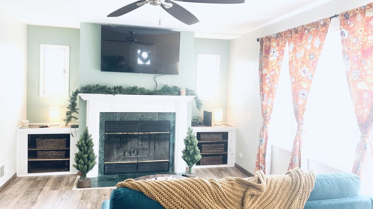 Photo of Livingroom in Glen Ellyn