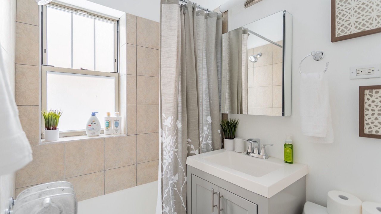 Photo of Bathroom in Ravenswood