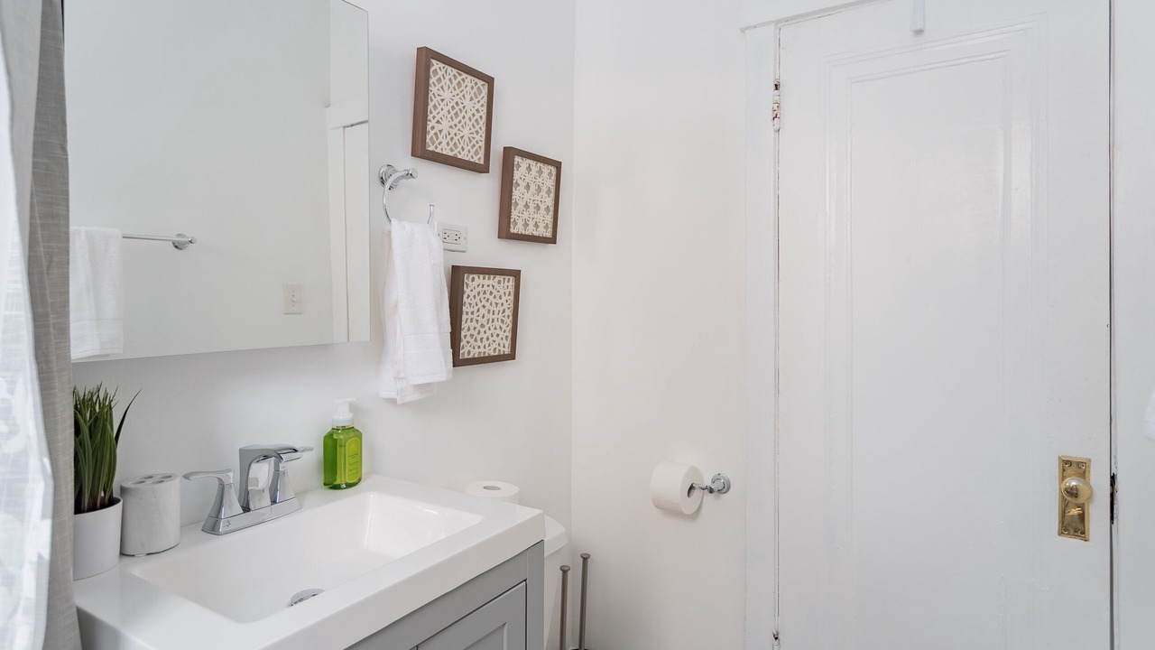 Photo of Bathroom in Ravenswood