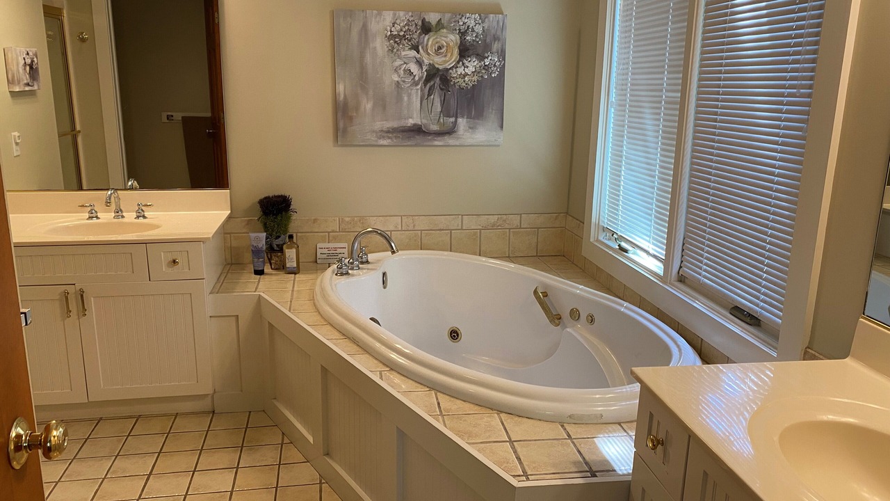 Photo of Bathroom in The Galena Territory