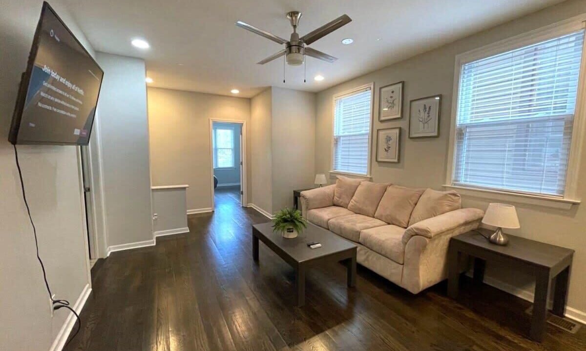 Photo of Livingroom in Roscoe Village