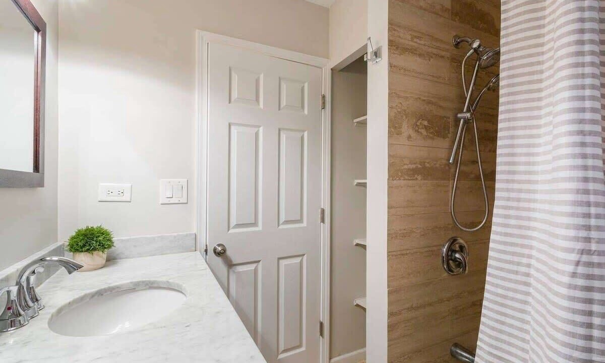 Photo of Bathroom in Roscoe Village