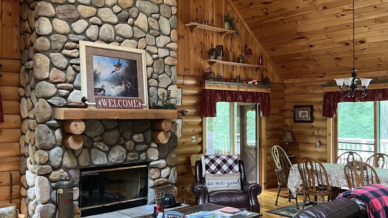 Photo of Livingroom in The Galena Territory