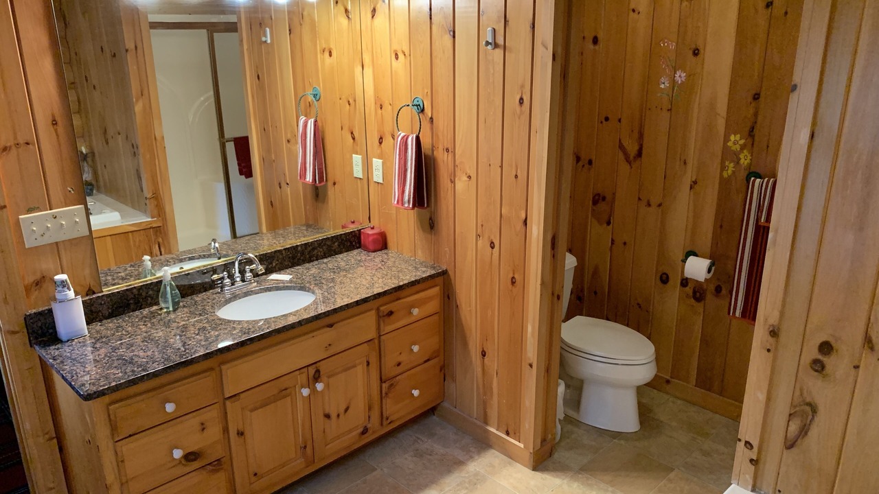 Photo of Bathroom in The Galena Territory