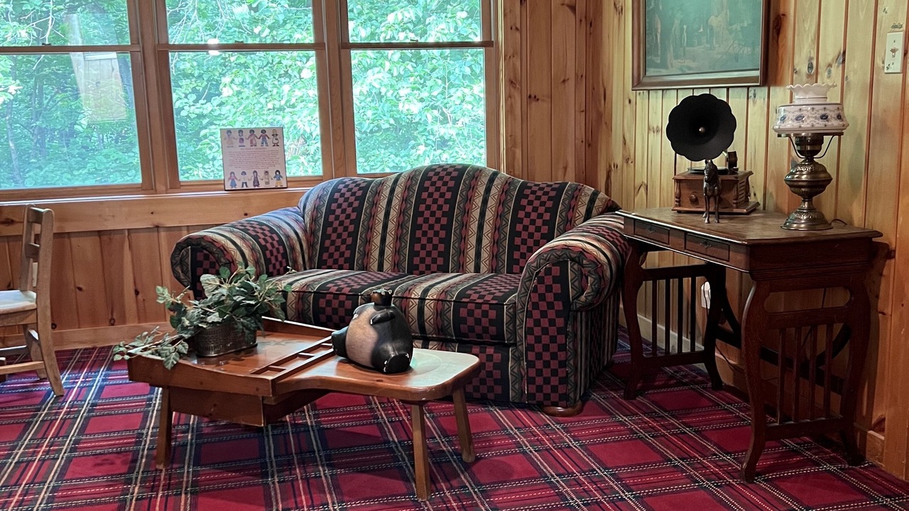 Photo of Livingroom in The Galena Territory