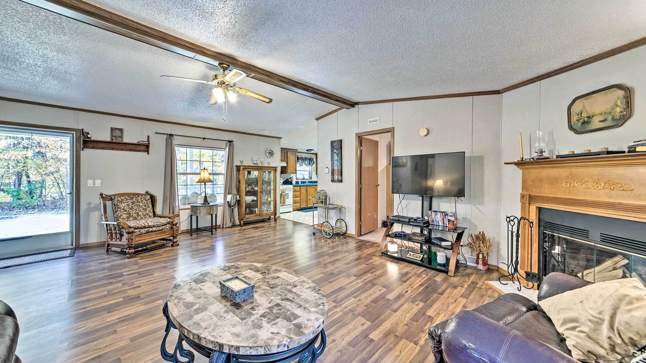Photo of Livingroom in Brownstown