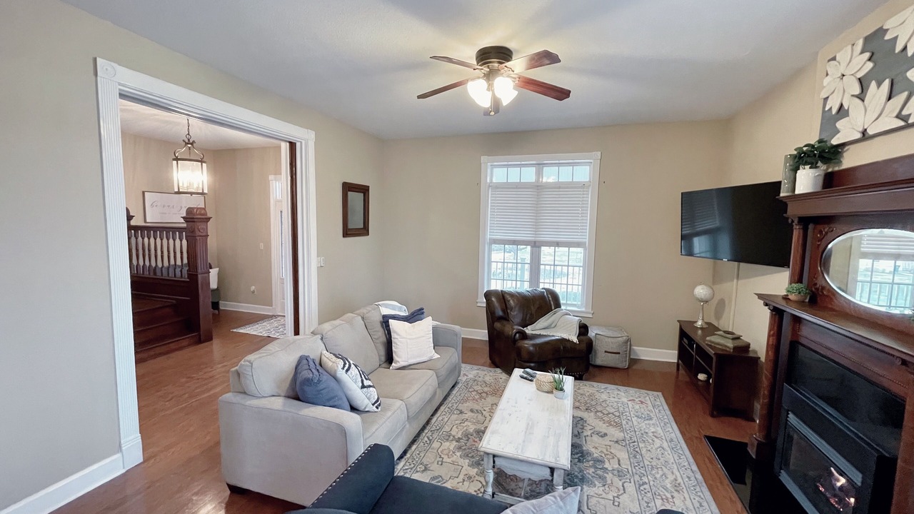 Photo of Livingroom in Alton