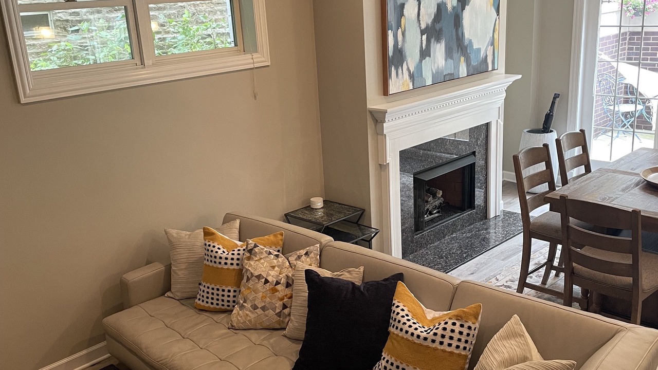 Photo of Livingroom in West Town