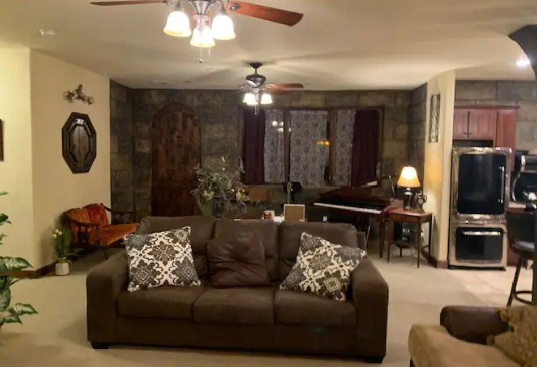 Photo of Livingroom in Nauvoo