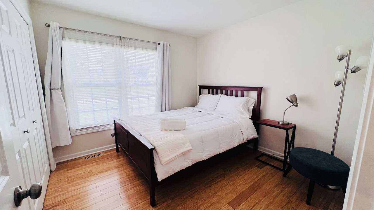 Photo of Bedroom in Elk Grove Village
