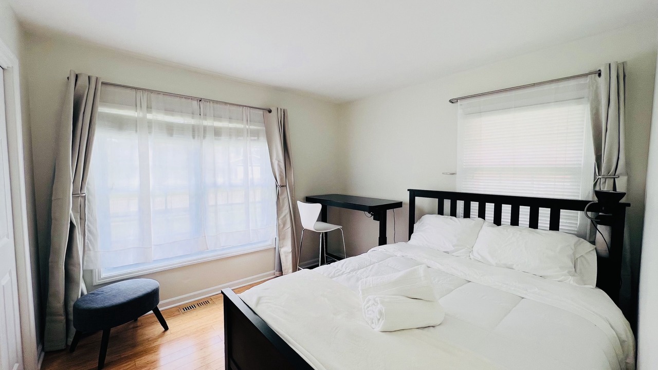 Photo of Bedroom in Elk Grove Village