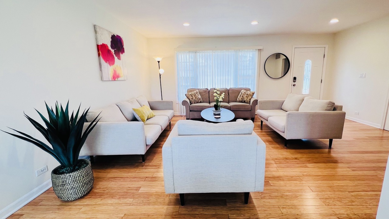 Photo of Livingroom in Elk Grove Village