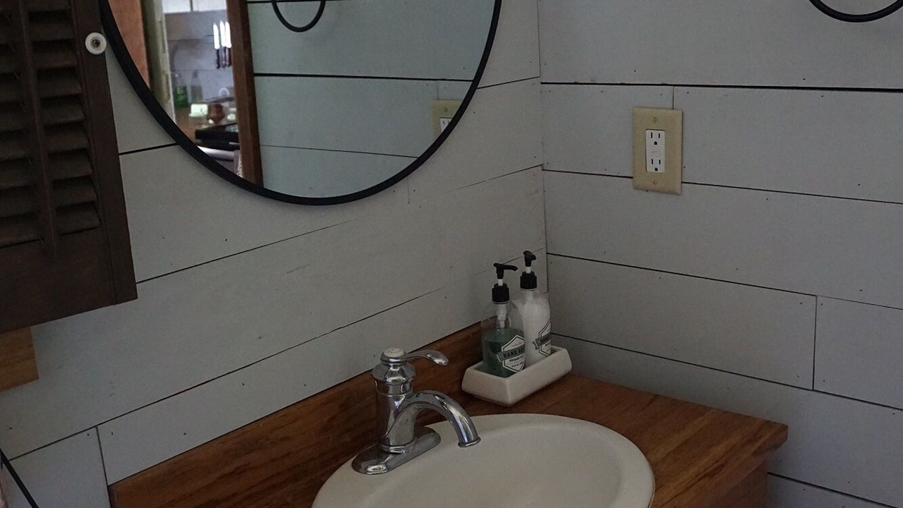 Photo of Bathroom in Brookport