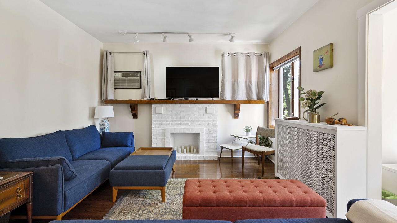 Photo of Livingroom in Rogers Park