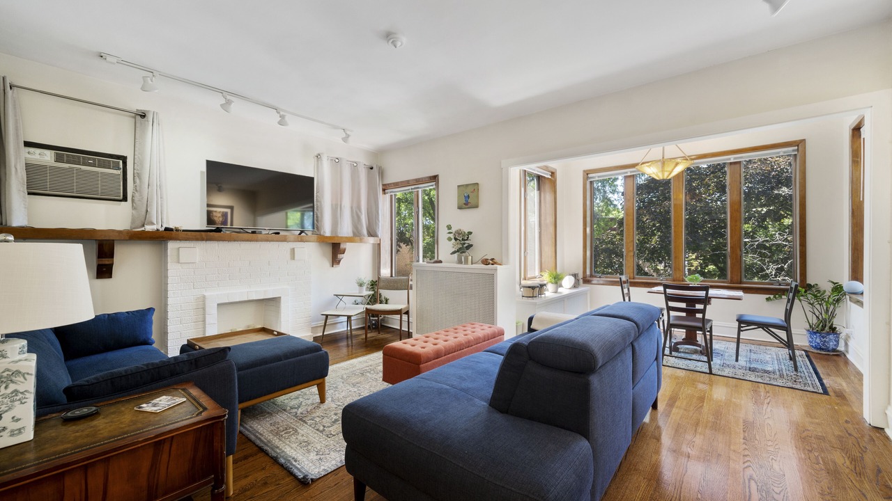 Photo of Bedroom in Rogers Park