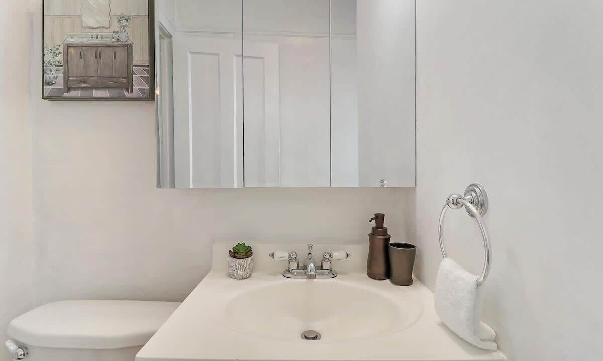Photo of Bathroom in Ravenswood