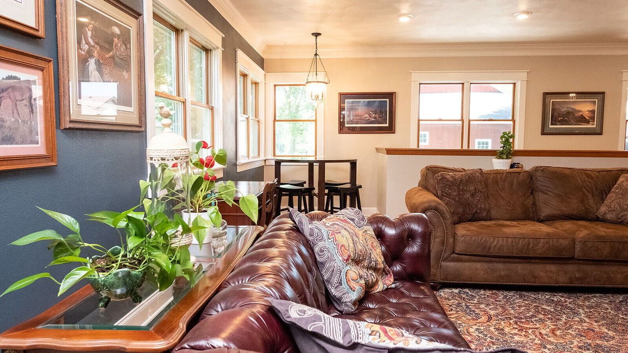 Photo of Livingroom in Rockton