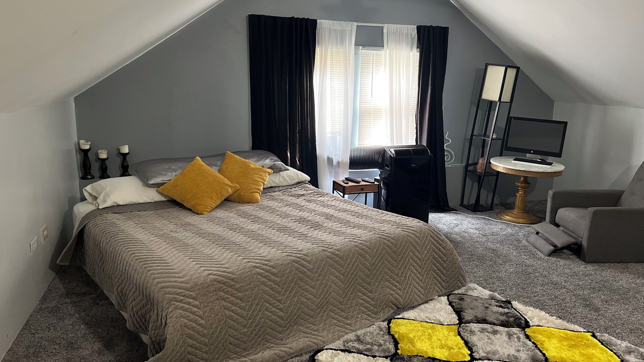 Photo of Bedroom in Maywood