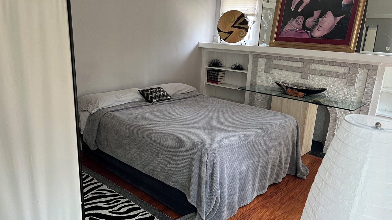 Photo of Bedroom in Maywood