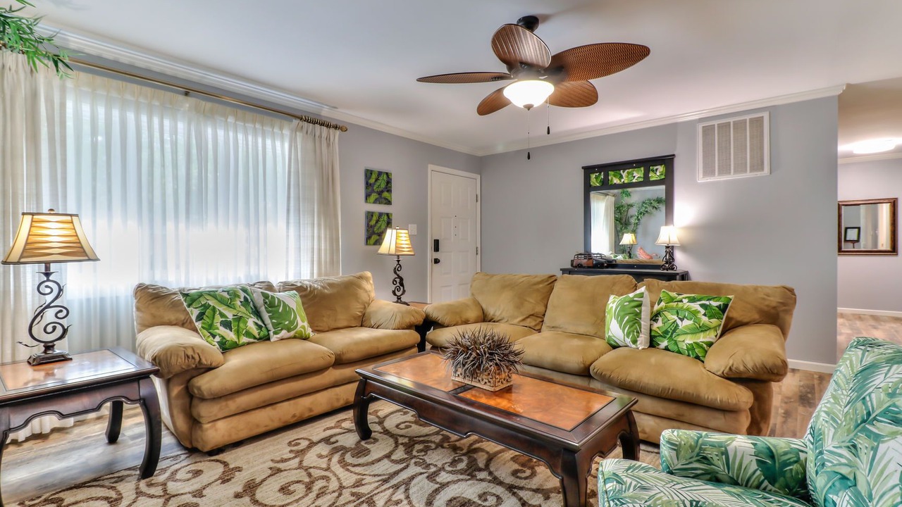 Photo of Livingroom in Champaign