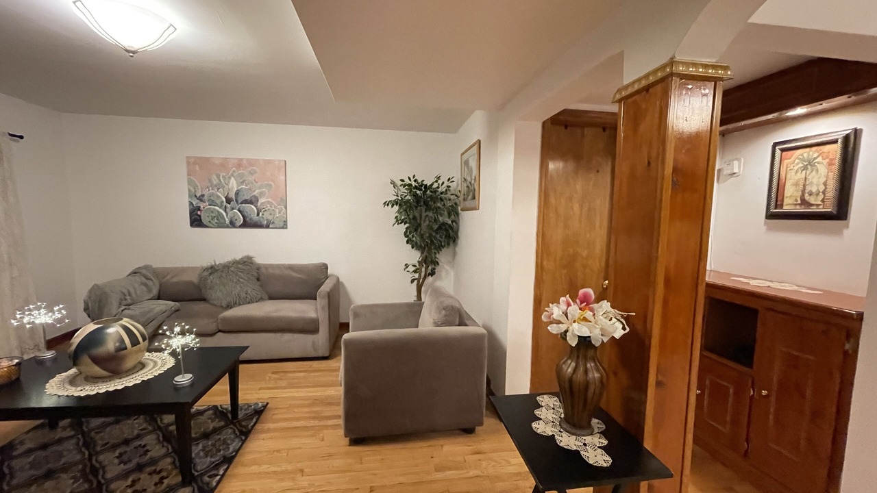 Photo of Livingroom in Ravenswood