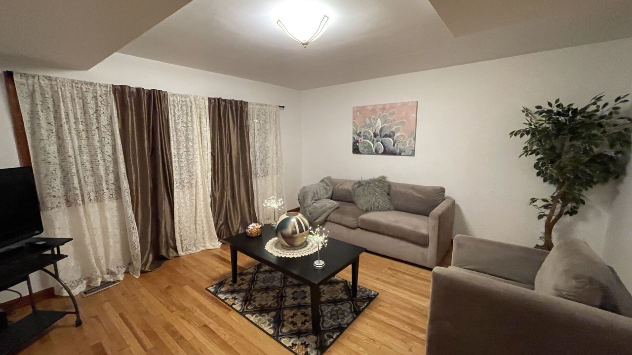 Photo of Livingroom in Ravenswood
