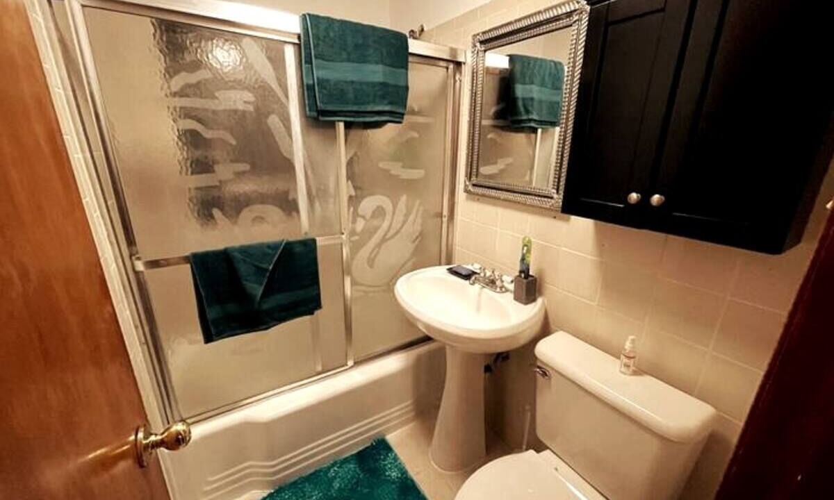 Photo of Bathroom in Ravenswood