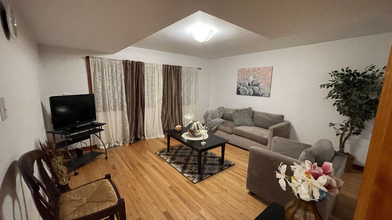 Photo of Livingroom in Ravenswood