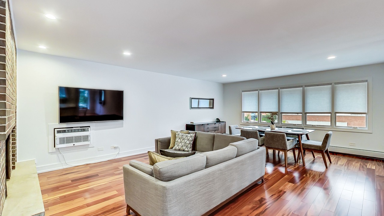 Photo of Livingroom in Evanston