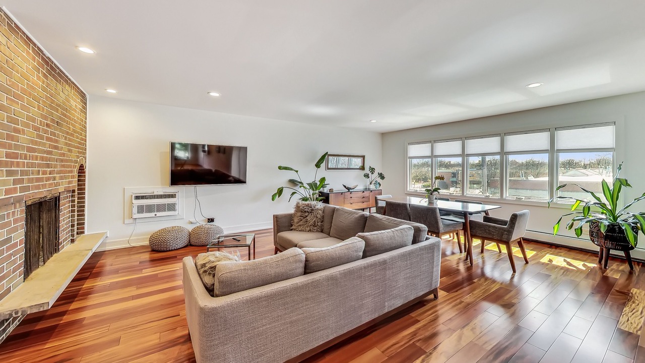 Photo of Livingroom in Evanston