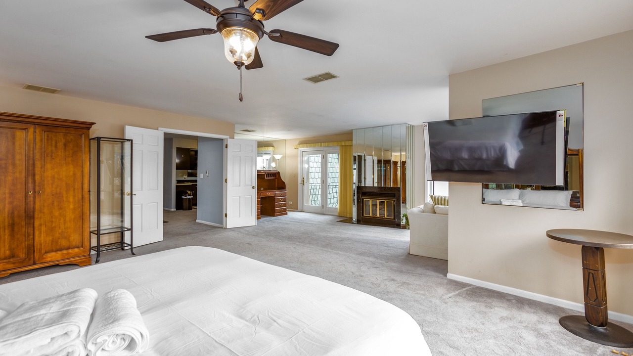 Photo of Bedroom in Solon Mills