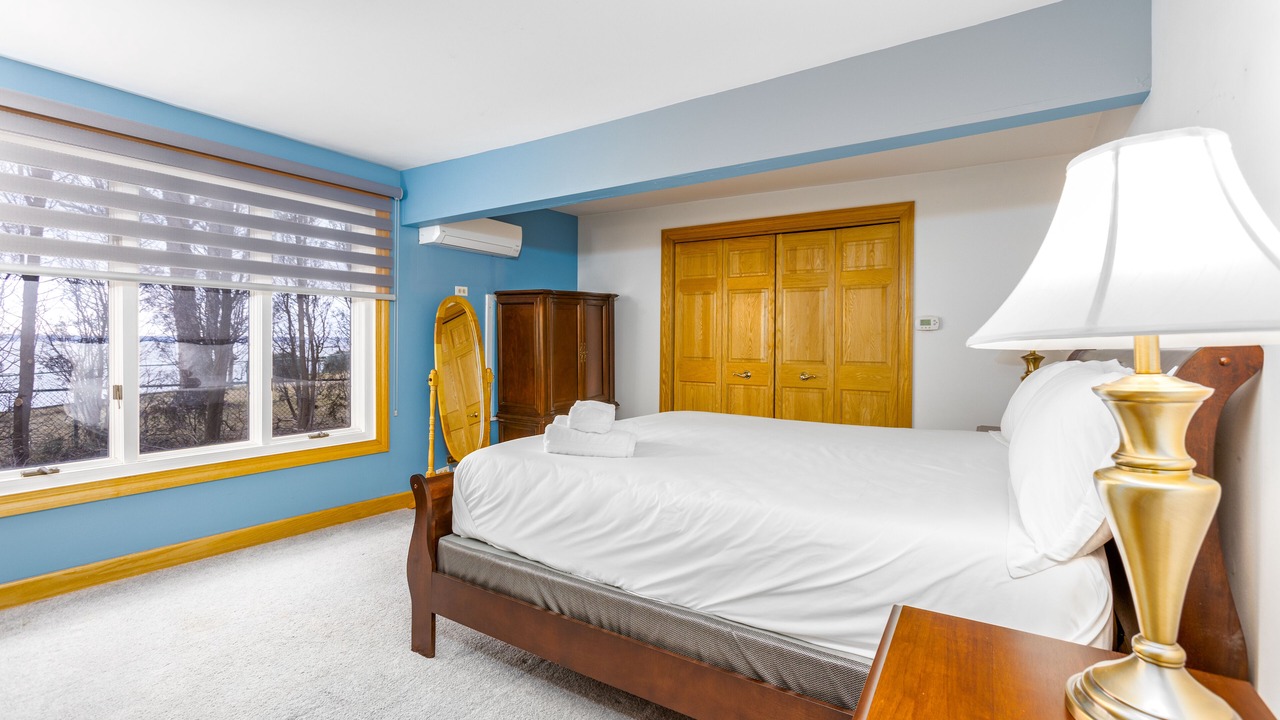 Photo of Bedroom in Solon Mills