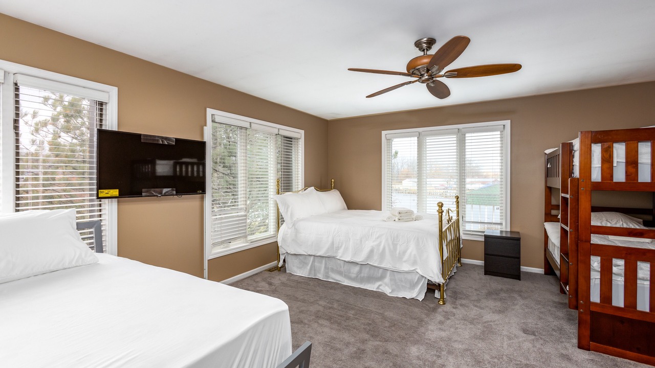 Photo of Bedroom in Solon Mills