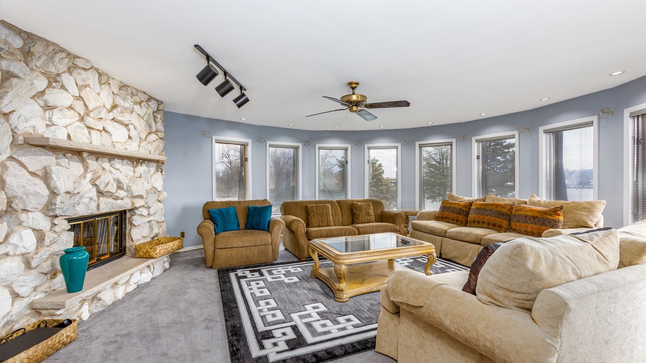 Photo of Livingroom in Solon Mills
