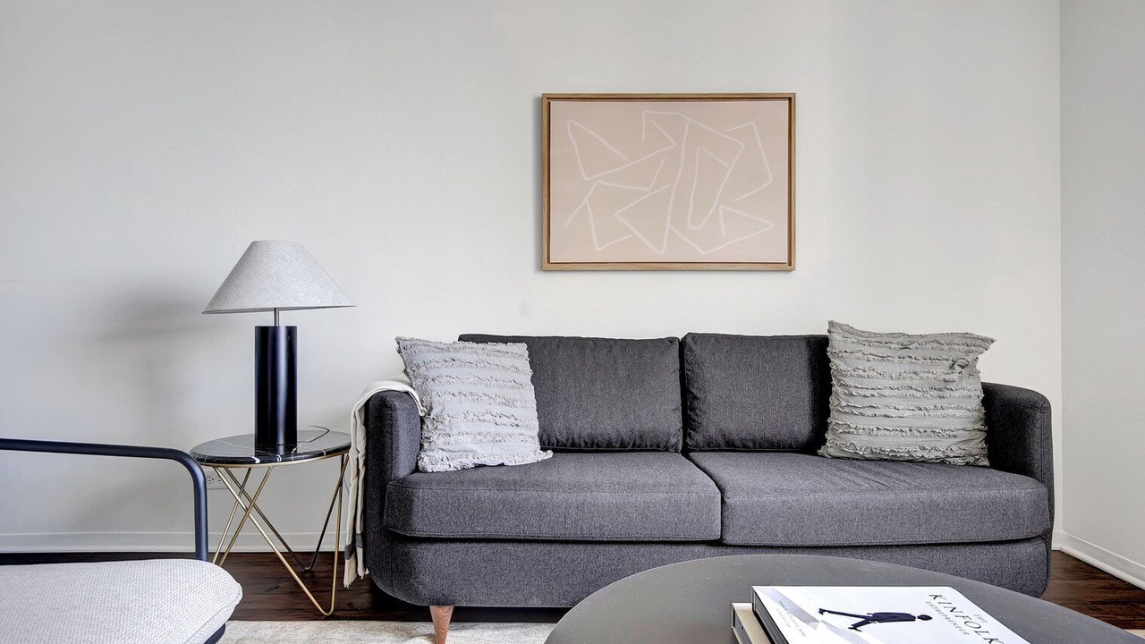 Photo of Livingroom in Streeterville