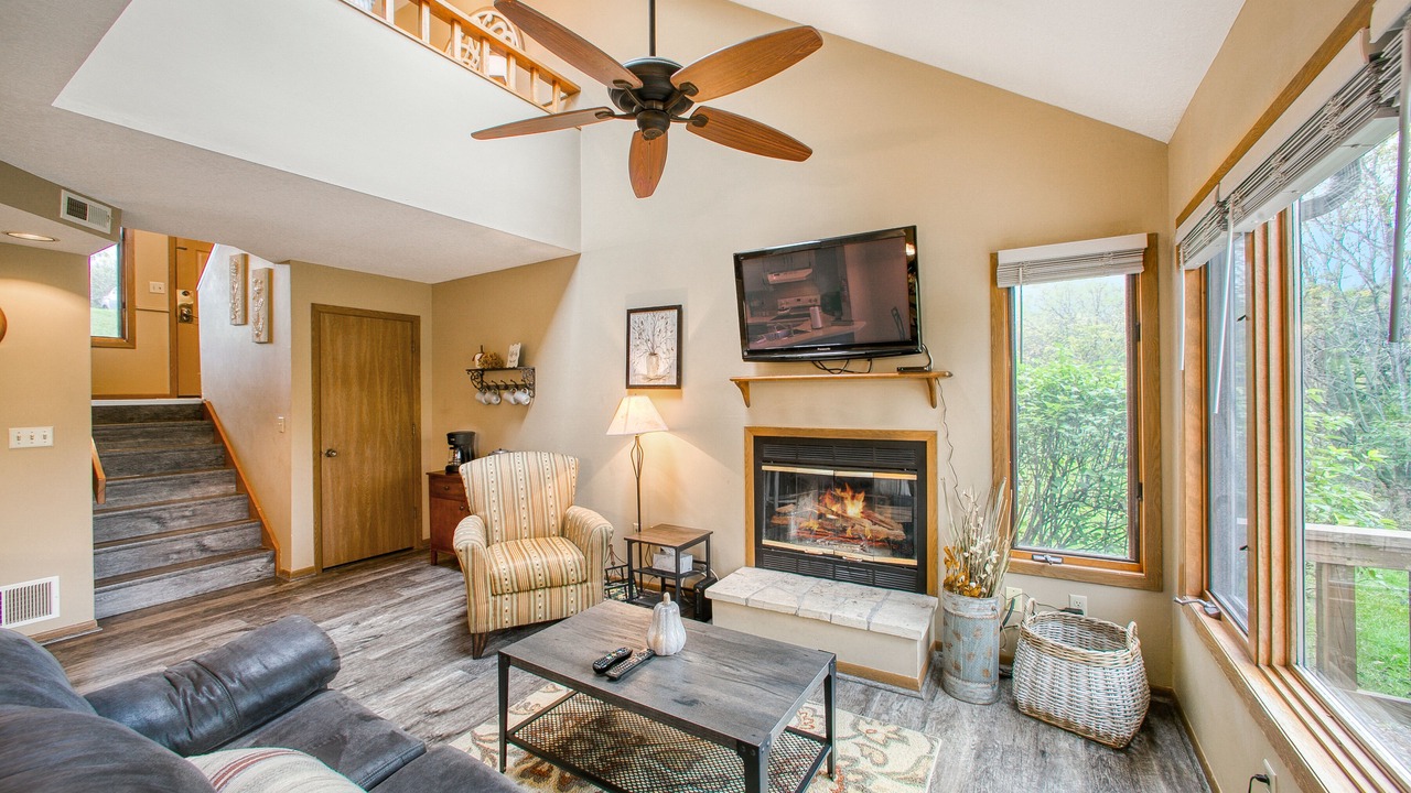 Photo of Livingroom in The Galena Territory