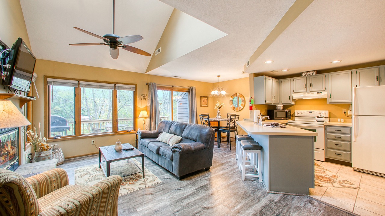 Photo of Livingroom in The Galena Territory