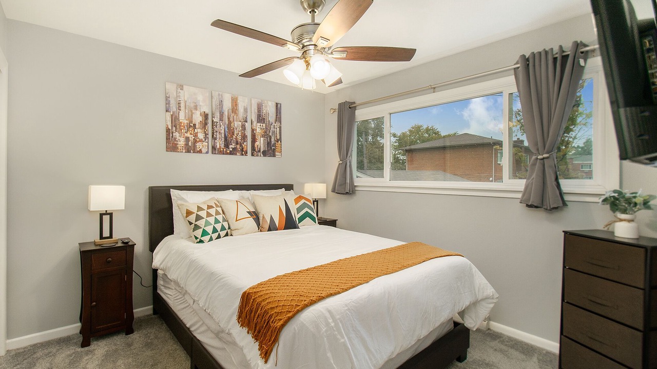 Photo of Bedroom in Glen Ellyn