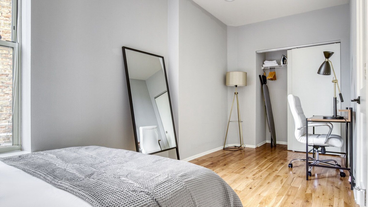 Photo of Bedroom in Lakeview
