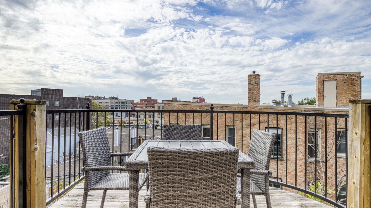 Photo of Outdoor in Lakeview