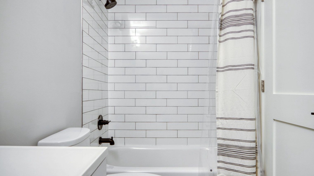 Photo of Bathroom in Lakeview