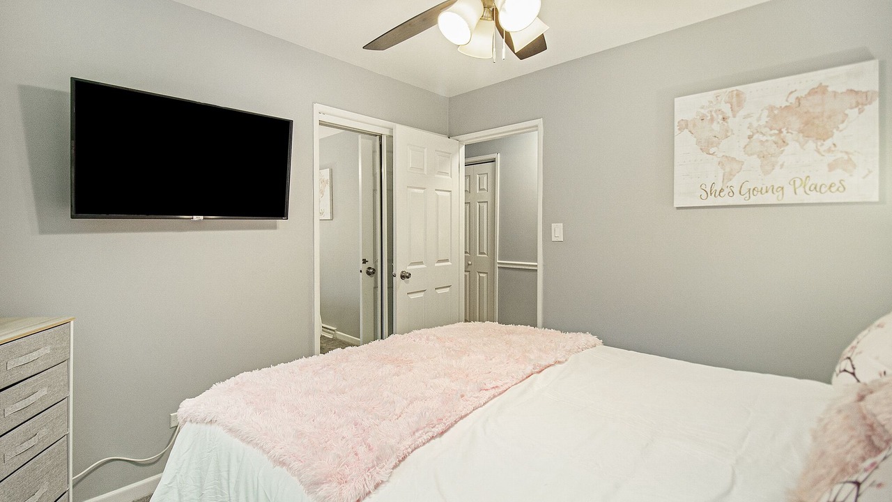 Photo of Bedroom in Glen Ellyn