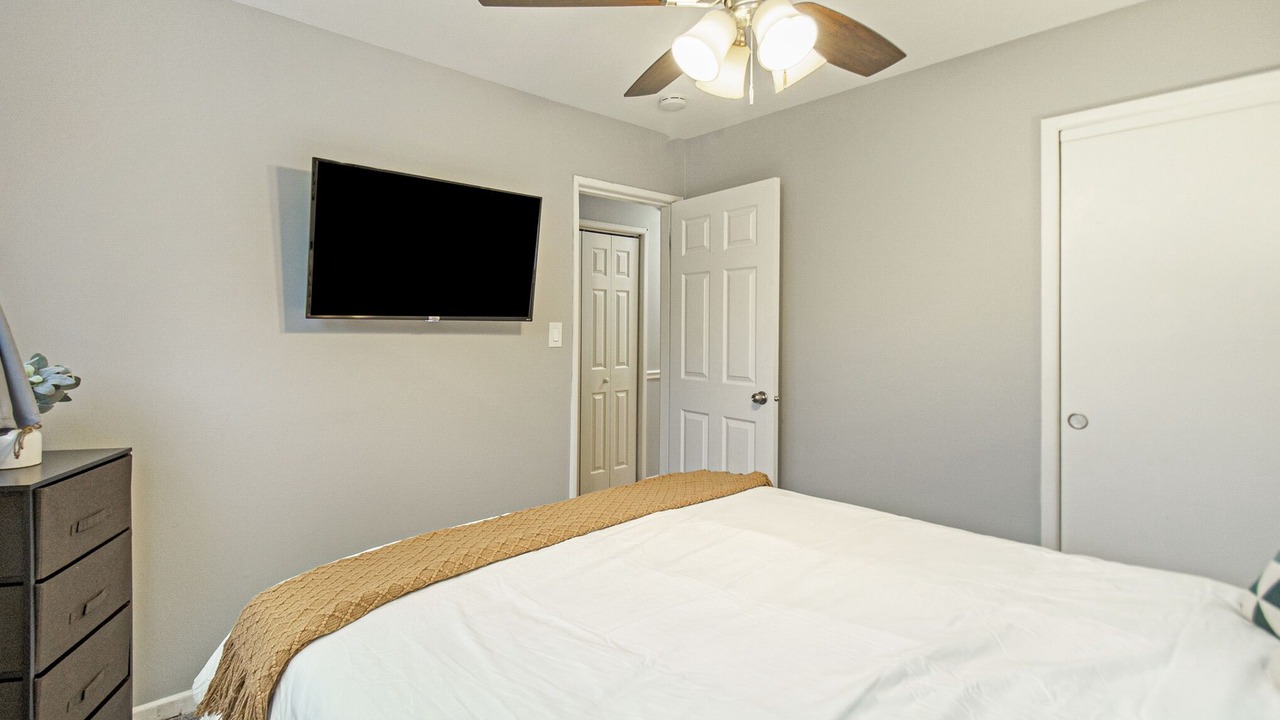 Photo of Bedroom in Glen Ellyn