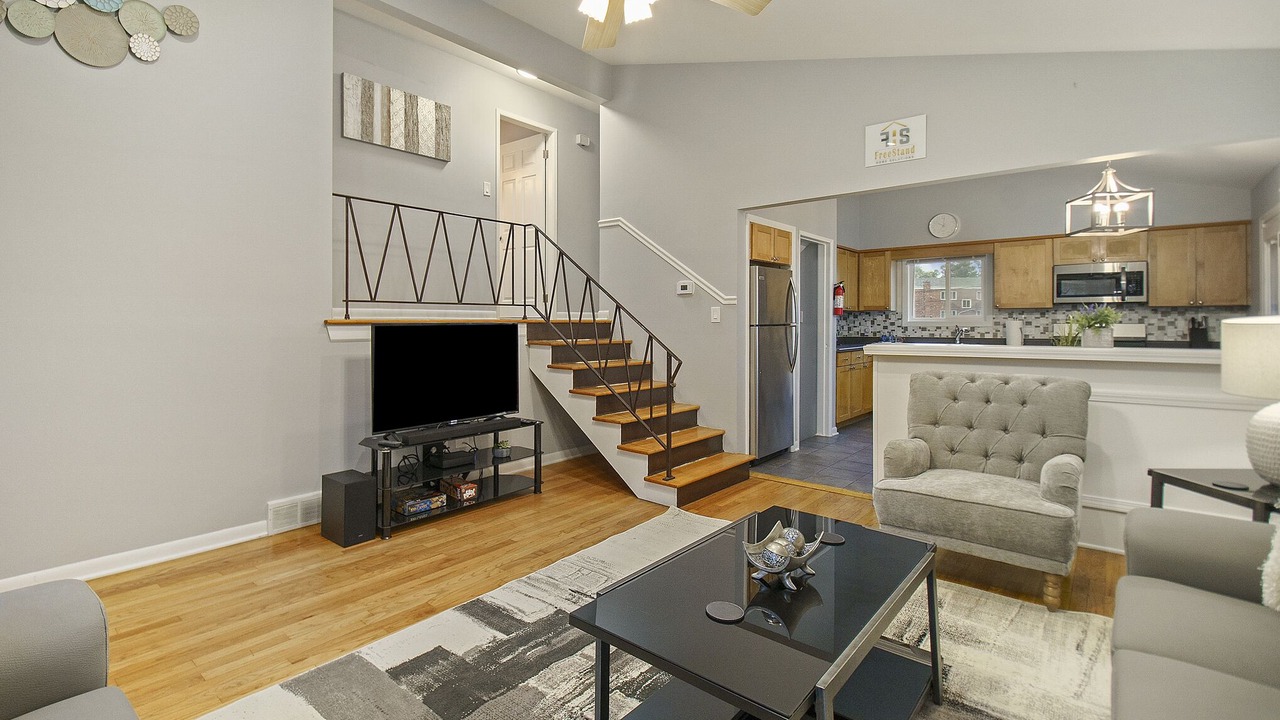 Photo of Livingroom in Glen Ellyn